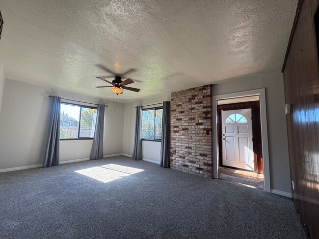 Building Photo - Spacious Myrtletown 4/2 home