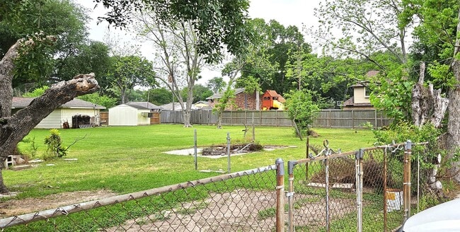 Building Photo - 1602 Luella Ave