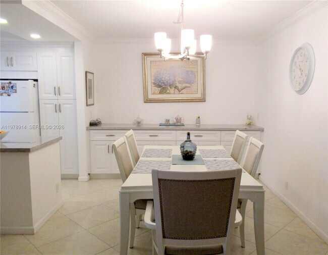 Building Photo - 580 Egret Dr