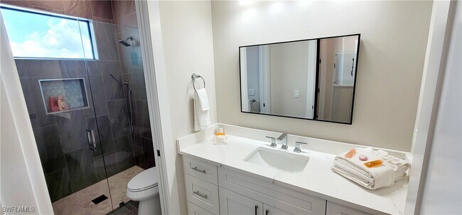 Building Photo - 511 91st Ave N