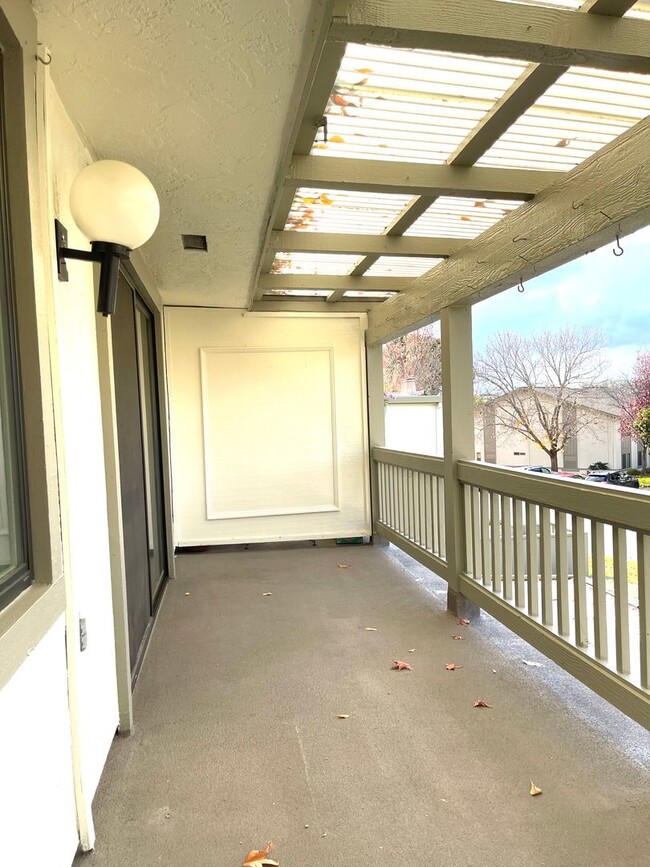 Building Photo - Spacious 2 Bedroom 2 Bathroom Unit in The ...