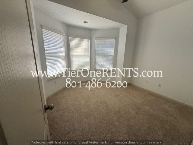 Building Photo - NO DEPOSIT option available for qualified renters!