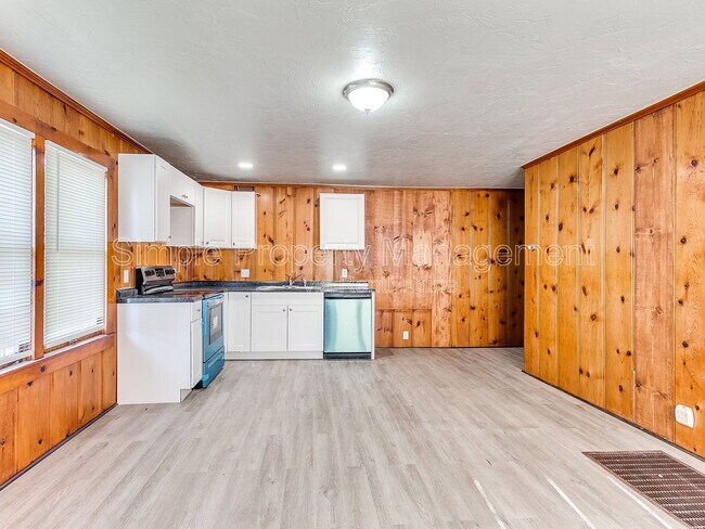 Building Photo - 912 NW 98th St