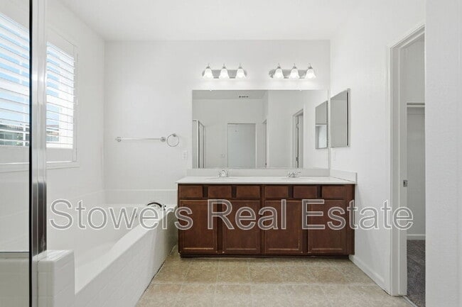 Building Photo - 651 N Andalusia Way