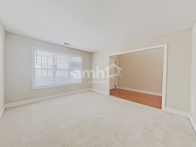 Building Photo - 2116 Benchmark Dr SW