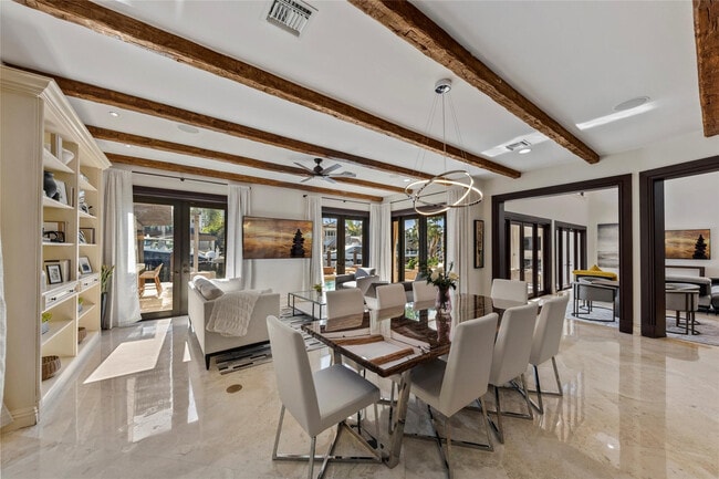 Building Photo - 2430 Castilla Isle