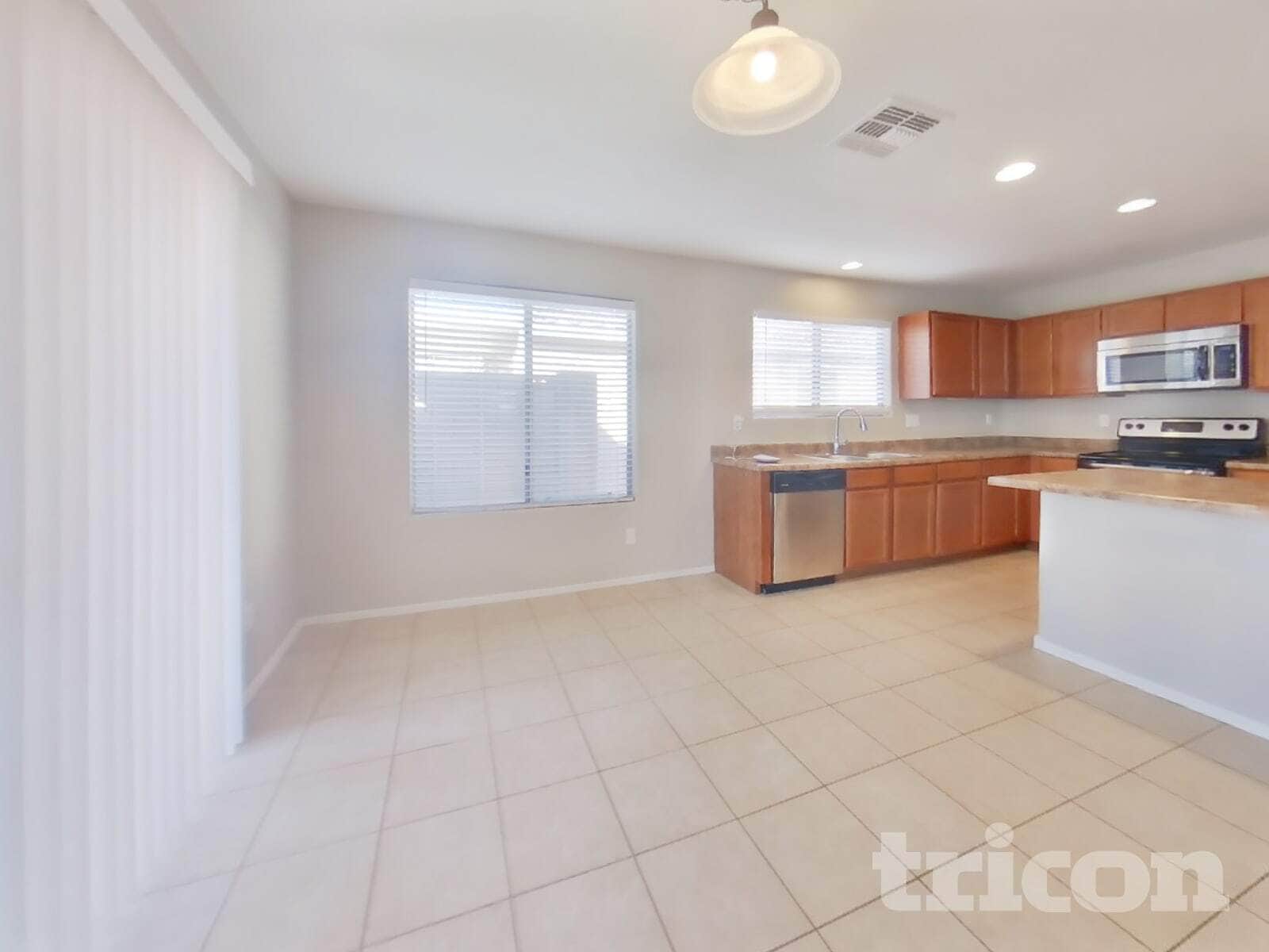 Building Photo - 39989 W Catherine Dr