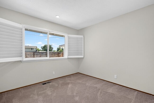 Building Photo - Beautifully Updated Single-Story 4BR Ranch with Designer Finishes & Spacious Fenced Yard!
