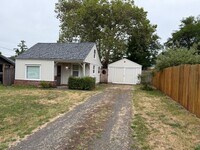 Building Photo - 2 Bedroom House in Eugene