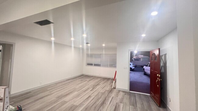 Building Photo - 14008 Filmore St