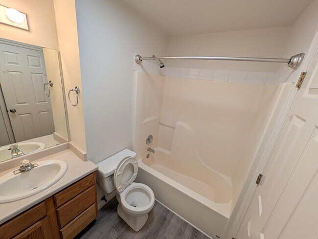 Building Photo - 164 W 200 S