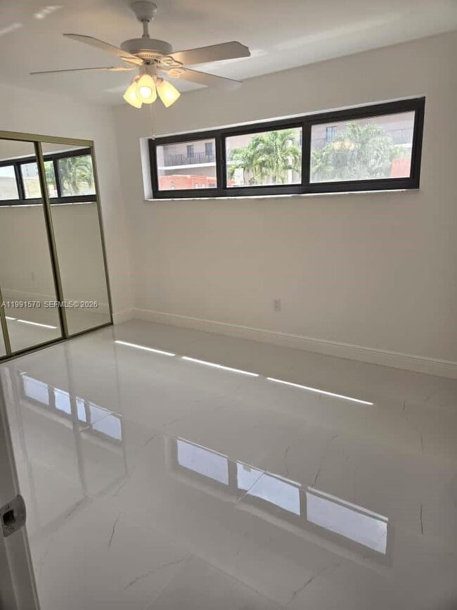 Building Photo - 5 Olive Dr