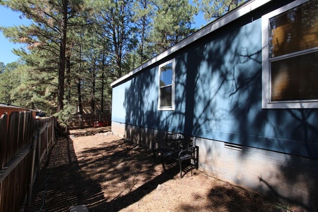 Building Photo - 5-Bedroom Home located in Railroad Springs