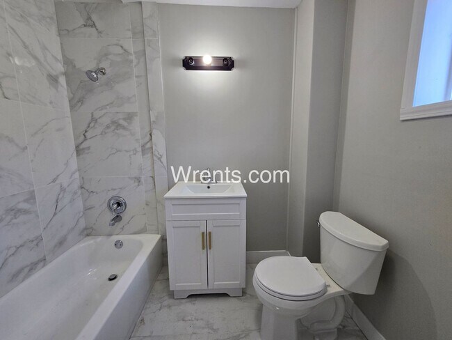 Building Photo - Newly Updated 1 Bed / 1 Bath Bungalow Not available for showing until after 4/1/2026