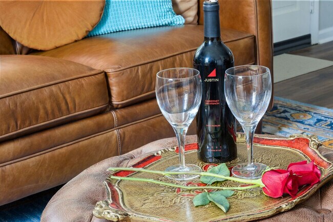 Building Photo - 500 Oak Ave