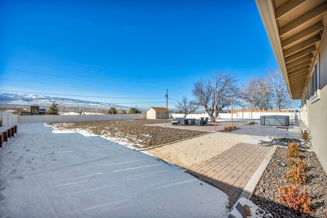 Building Photo - FULLY FURNISHED MOUNTAIN VIEW RETREAT with HOT TUB, RV PARKING & NO HOA