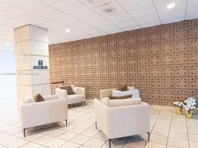 Building Photo - 2899 Collins Ave