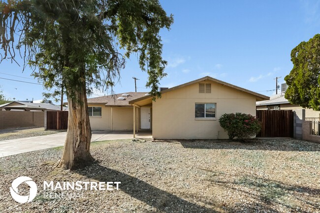 Building Photo - 2932 N 46th Ave