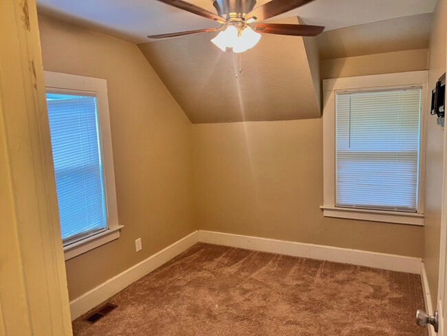 Building Photo - 103 Bowling Ln