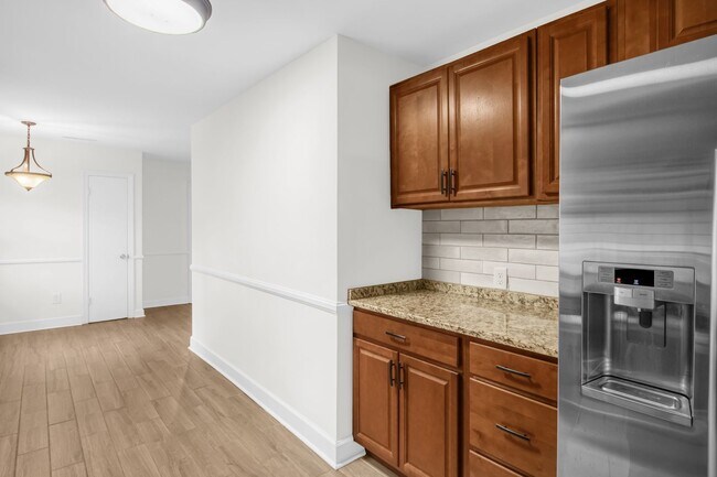 Building Photo - Beautiful 3 bedroom 2 1/2 bathroom Home with a Fenced-in Backyard in Winston!