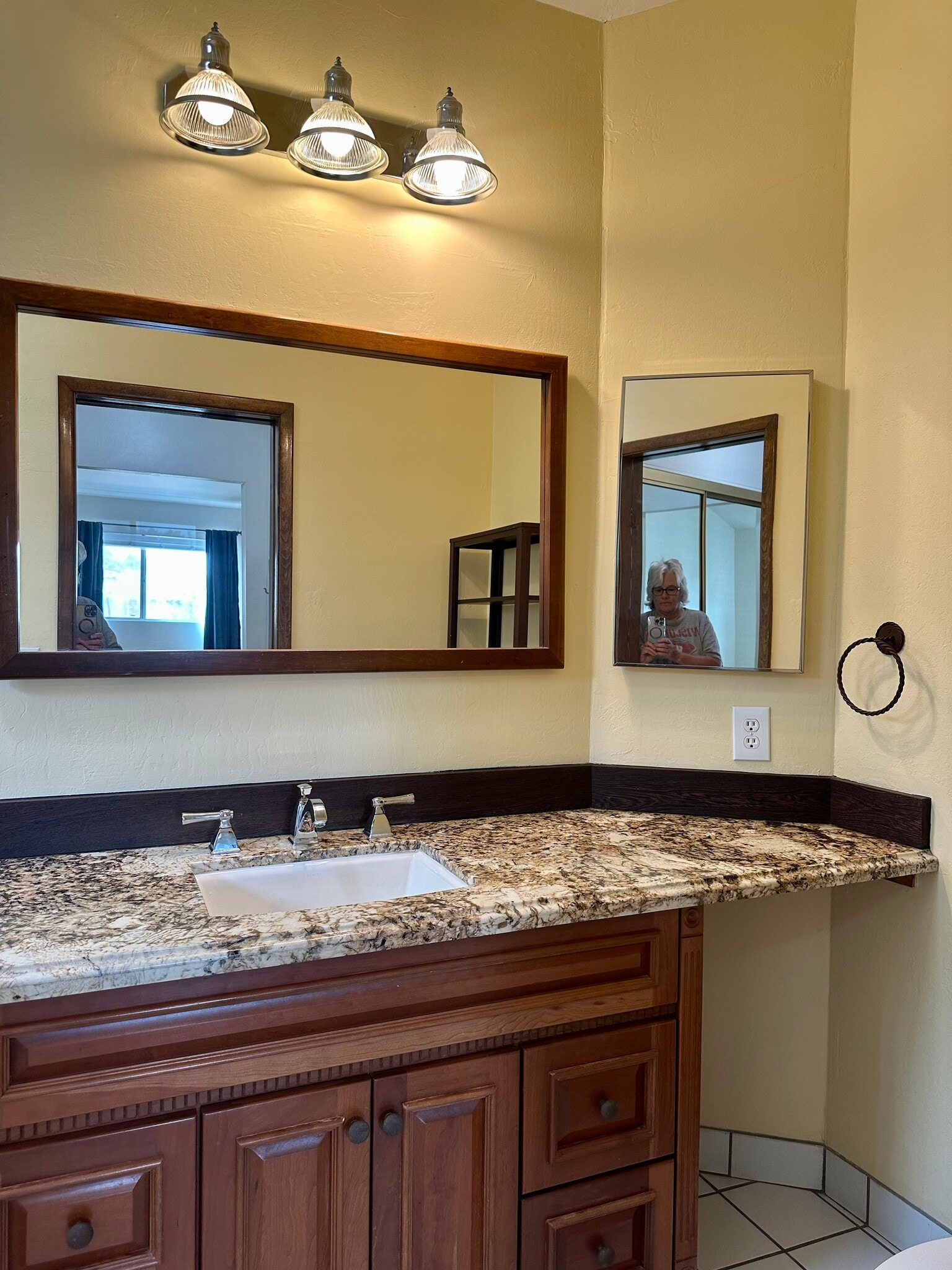 Building Photo - 6533 N 7th Ave