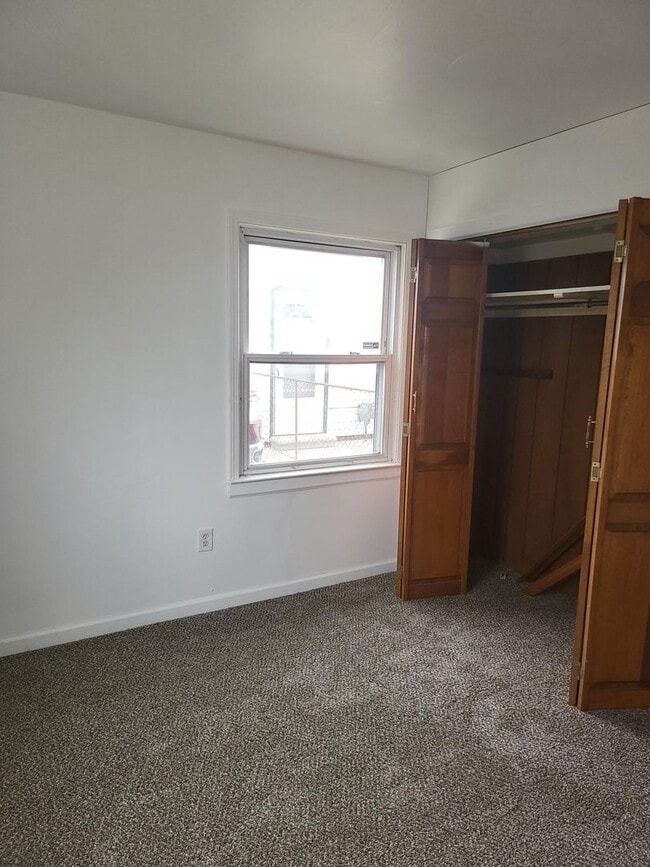 Building Photo - 3 Bedroom Ranch - $1,350