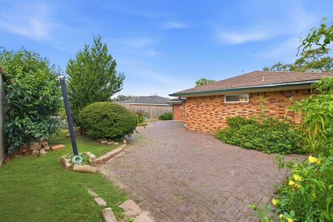 Building Photo - 1618 Willowby Dr