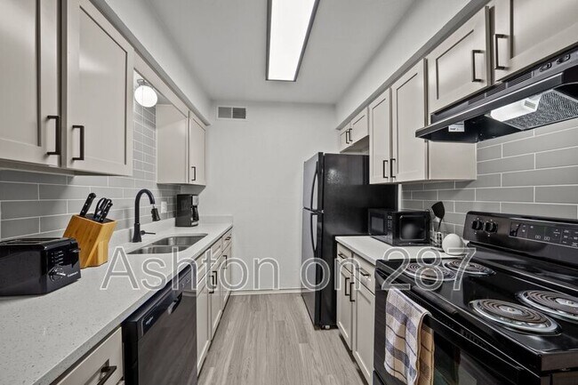Building Photo - 1301 US-287