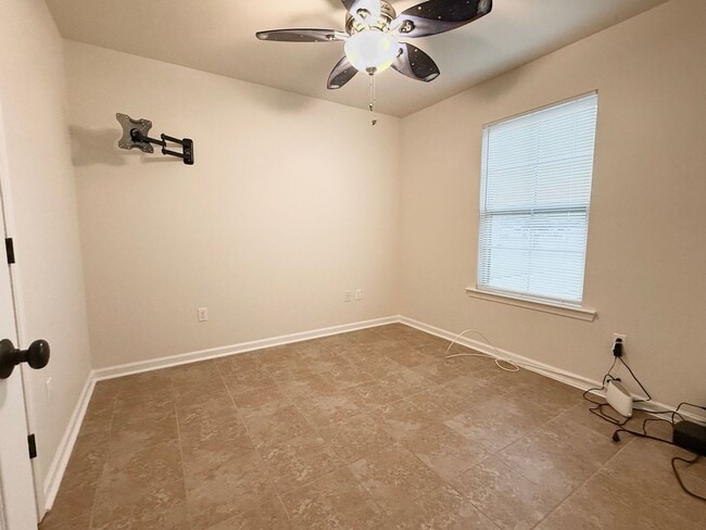 Building Photo - 15390 Eaglestone Dr