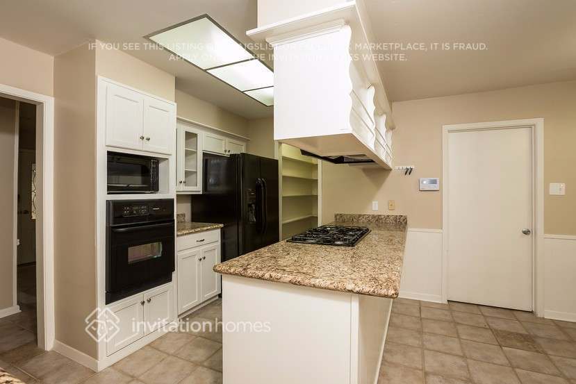 Building Photo - 12103 Silver Creek Dr