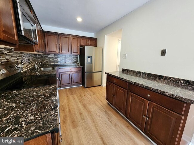 Building Photo - 10662 Spring Oak Ct