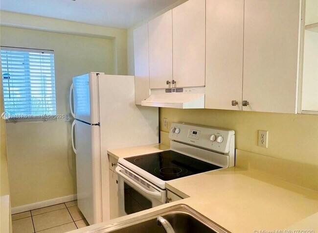 Building Photo - 821 SW 2nd St