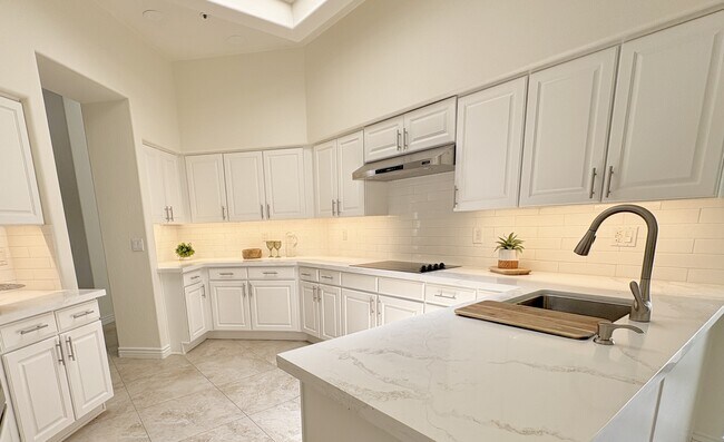 Building Photo - 6711 E Camelback Rd