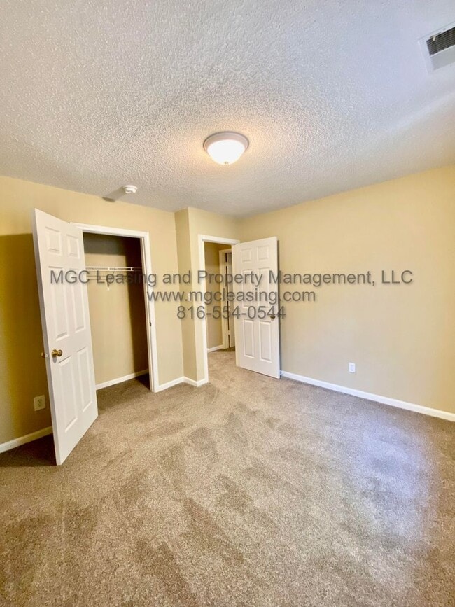Building Photo - Whispering Winds Townhome in Lee's Summit MO