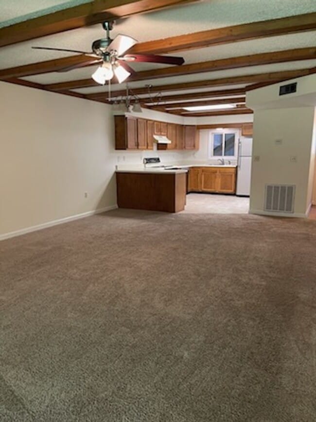 Building Photo - COZY & CONVENIENT!!!!