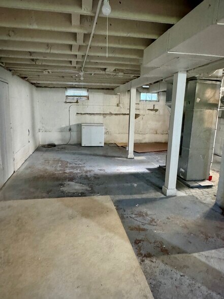 Building Photo - 1229 Warren St