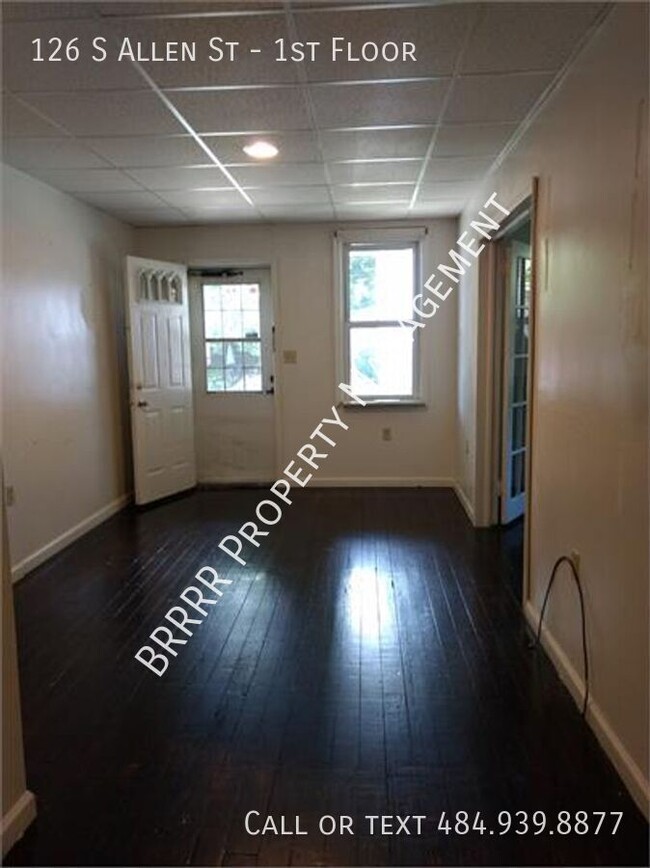 Building Photo - 126 Allen St