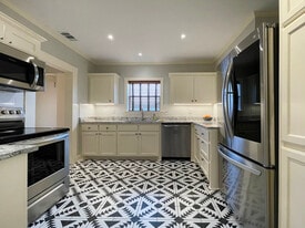 Building Photo - 2556 S University Dr