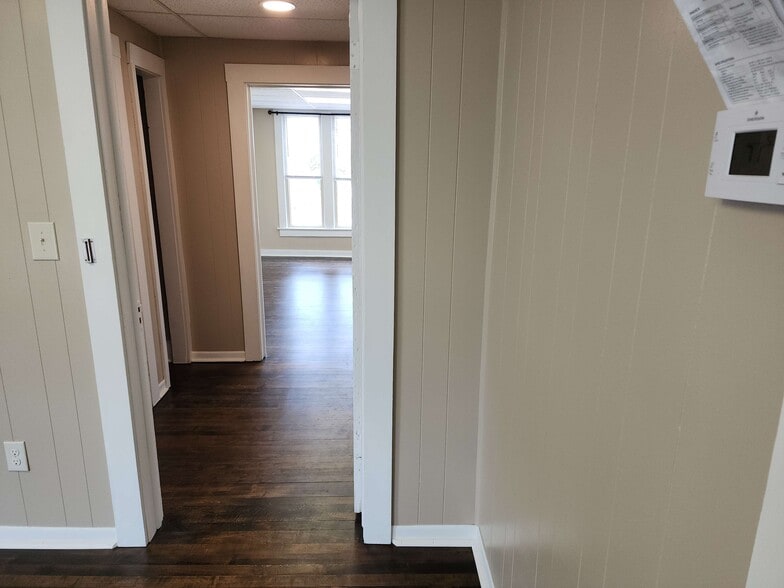 Entryway - 102 Vermillion St