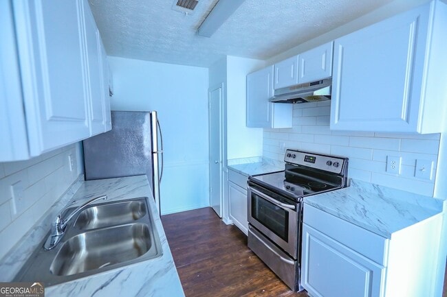 Building Photo - 1967 Singer Way