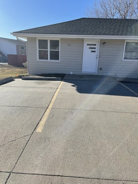 Front Door Parking - 310 Galvin Rd N