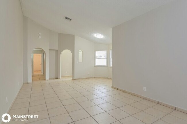 Building Photo - 737 E Oregon St