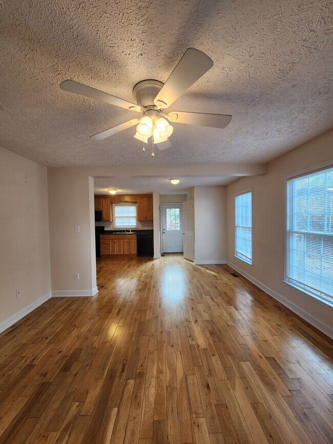 Building Photo - Asheville Rental!