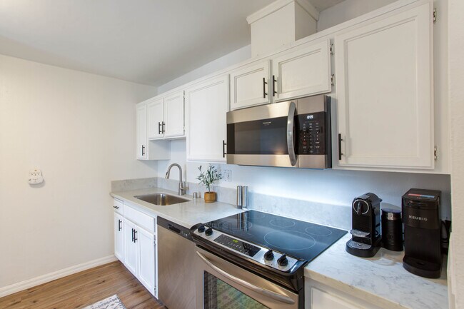 Building Photo - 3050 Rue D’Orleans