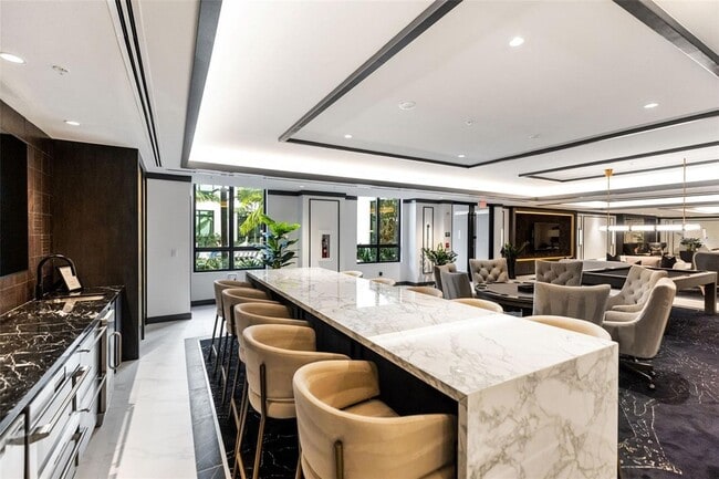 Building Photo - 1991 Main St