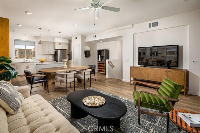 Building Photo - 27875 Viewpoint Dr