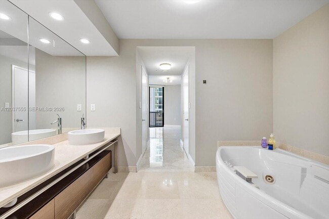Building Photo - 16275 Collins Ave