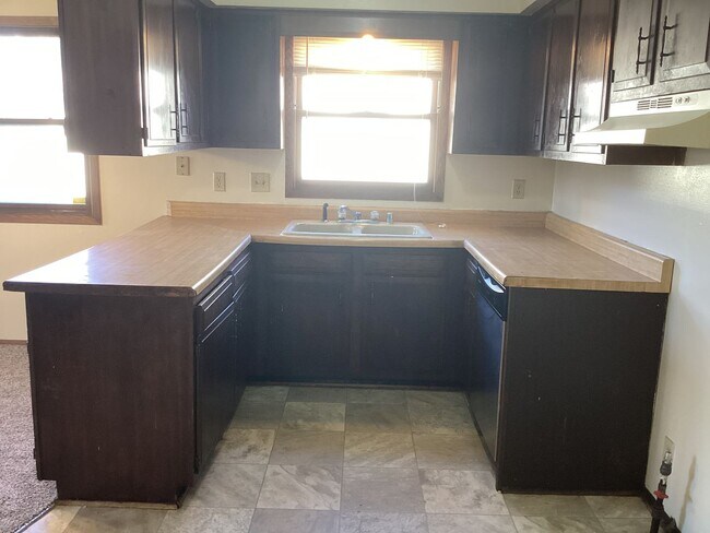 Building Photo - 9135-9137 N. Swan Rd