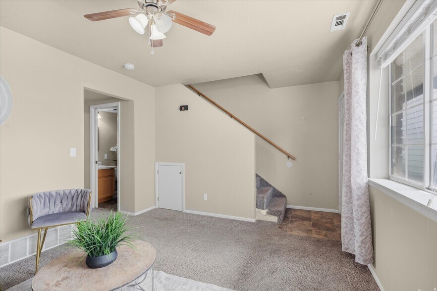 Building Photo - 147 W 1190 N