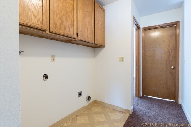 Building Photo - 3439-3439 SW 125th Ave